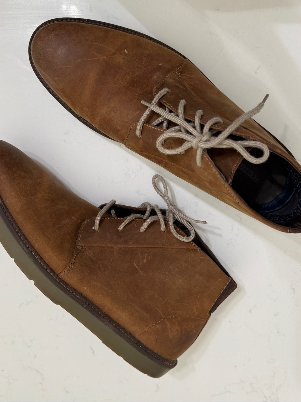 Clarks Men's Tan Brown Leather Chukka Boots